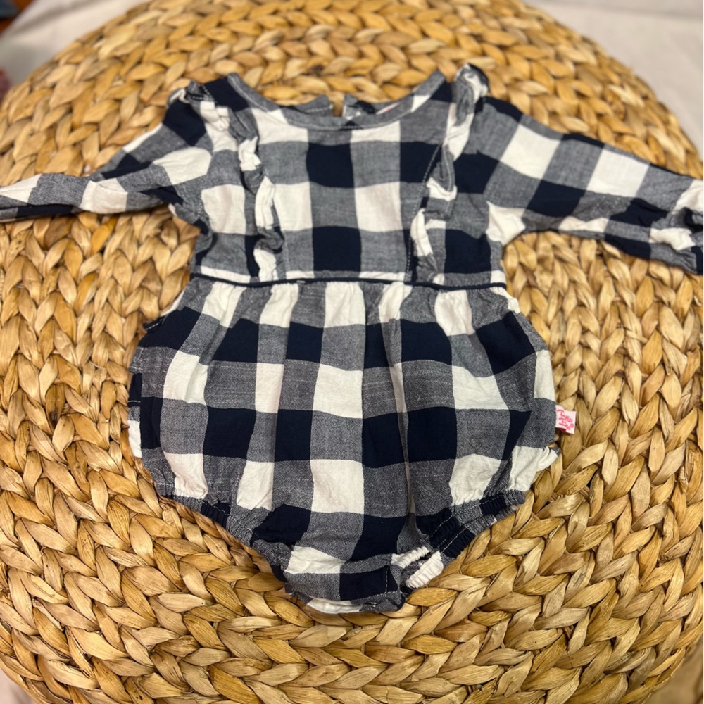 Ruffle Butts Long Sleeve Romper 0-3 months
